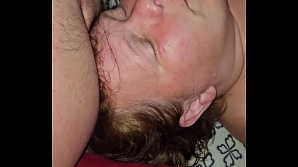 Coroa experiente chupa pau grande com muita vontade e prazer