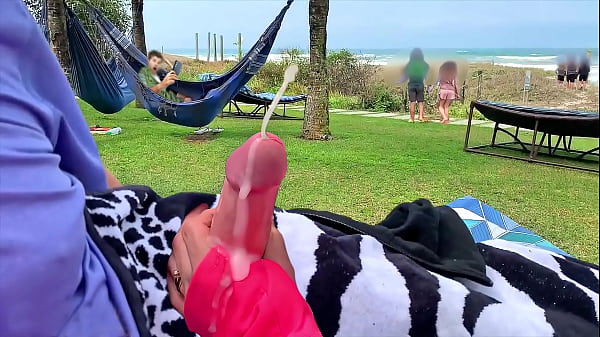 Mostra pra todo mundo como você goza sem ligar pra ninguém